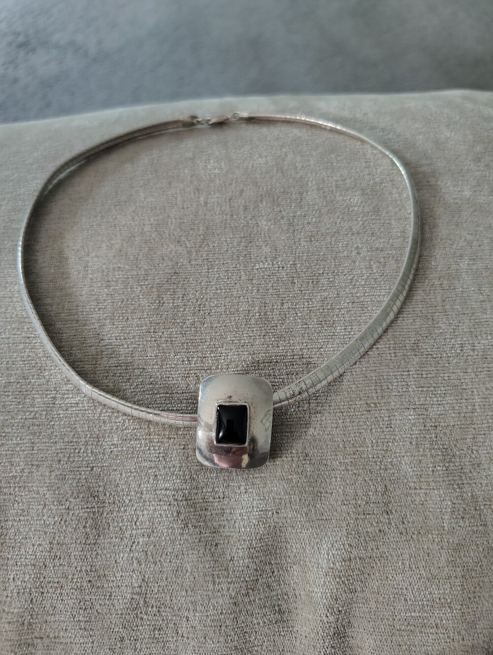 MEXICANA Silver Choker Necklace with Black Stone